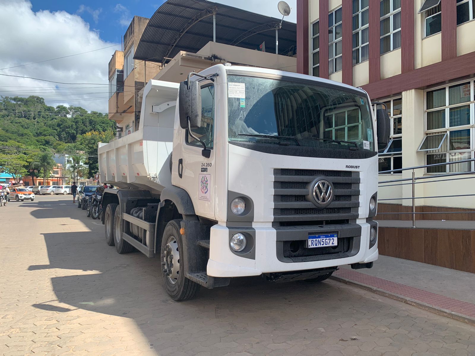 Governo do Estado entrega  Caminhão Caçamba 0 km para Prefeitura de Ibatiba