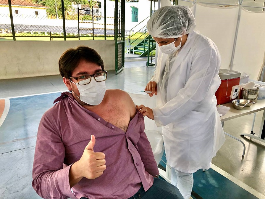 Prefeito de Ibatiba toma primeira dose da vacina contra o Coronavírus