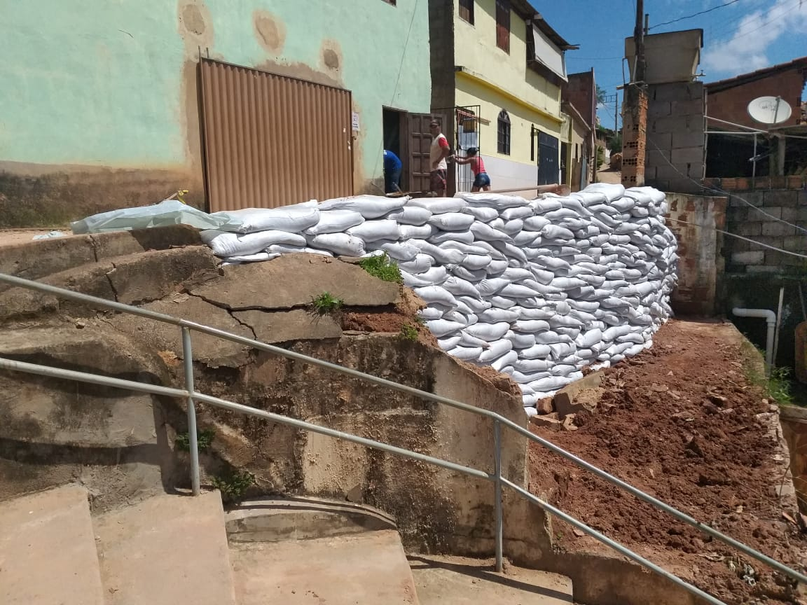 Prefeitura constrói contenção em área de risco no bairro São José