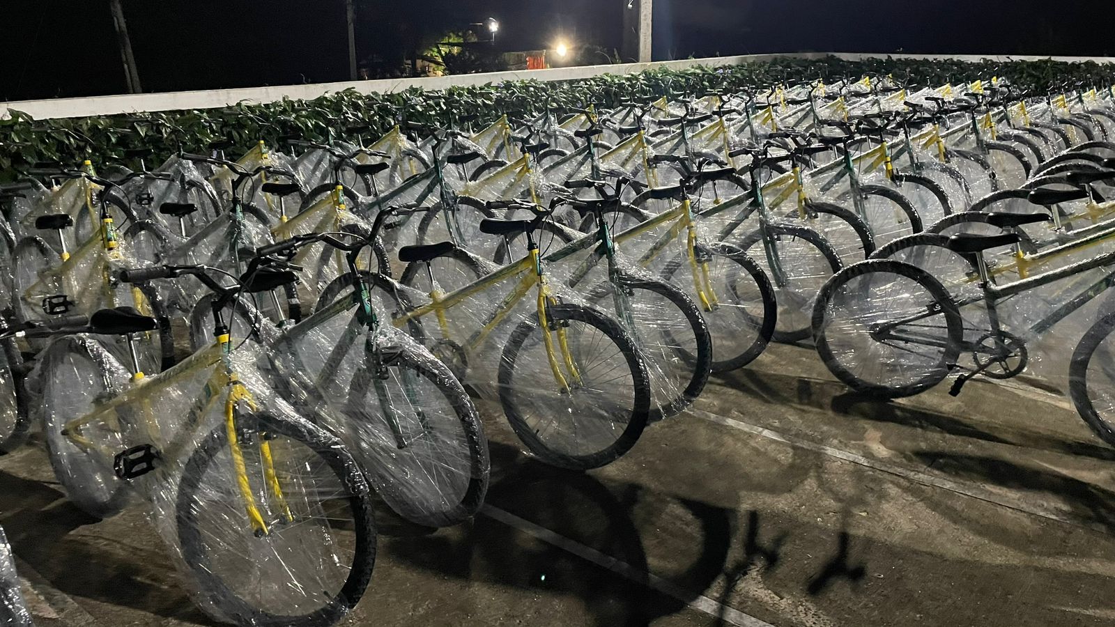 Prefeitura entrega 100 bicicletas para alunos do PROERD-2024